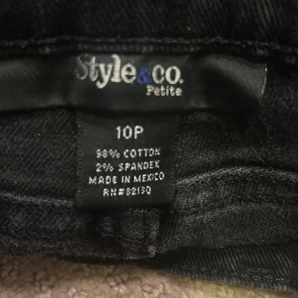 Style & Co Size 10P Black Jeans. - Picture 3 of 3